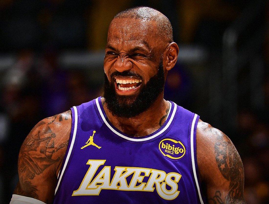 勒布朗连续9场比赛得分超过20分：
31分，9篮板，6助攻，1记三分球
26分，