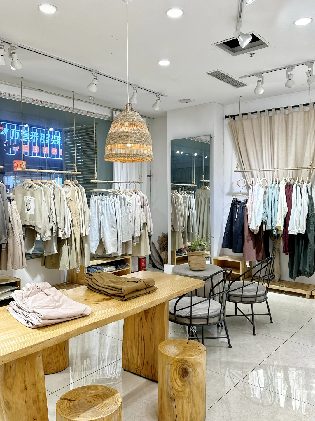 中街一家超棒的服装店——双鱼座😎