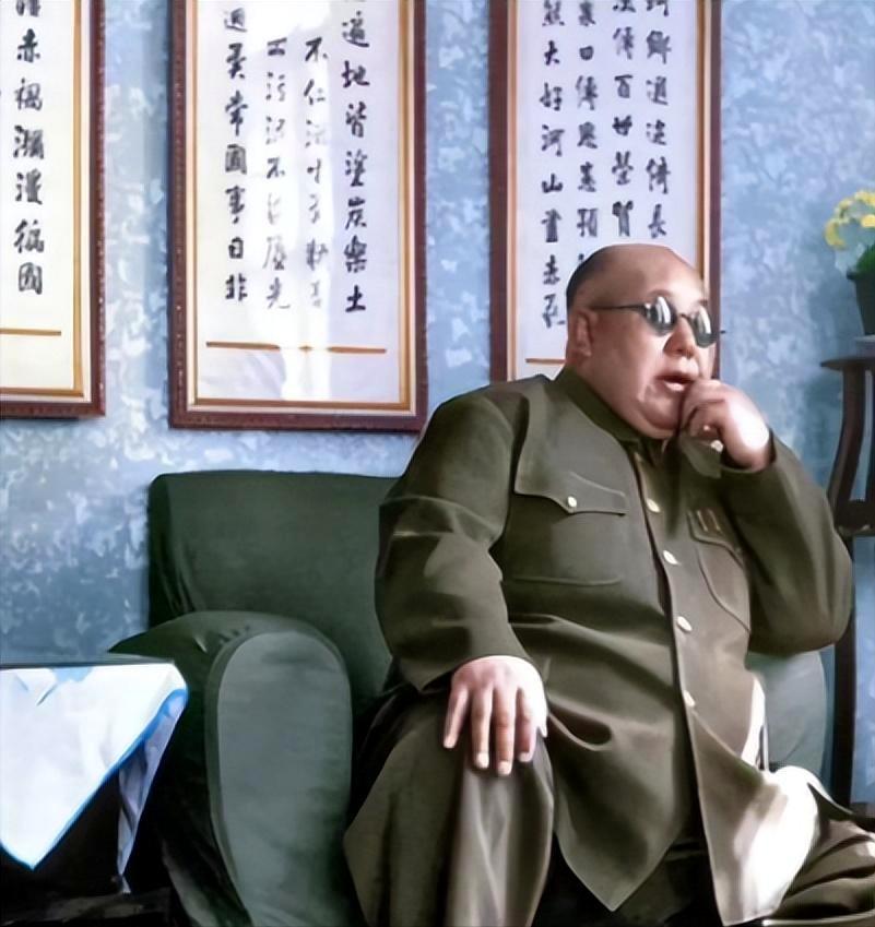 1949年，蒋介石大势已去，马鸿逵本应拼死抵抗，谁知他却卷走亿万家产，直接逃往美