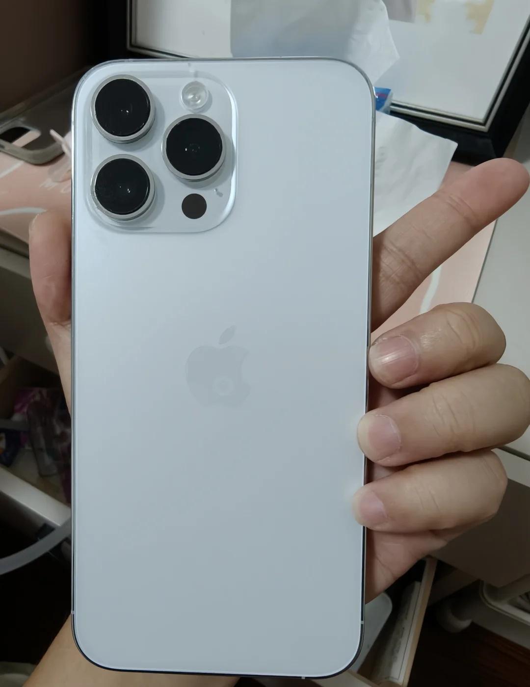 出一部白色14pm 512g内存
自用 屏幕有划痕（用的时候没有特别爱惜）全部原