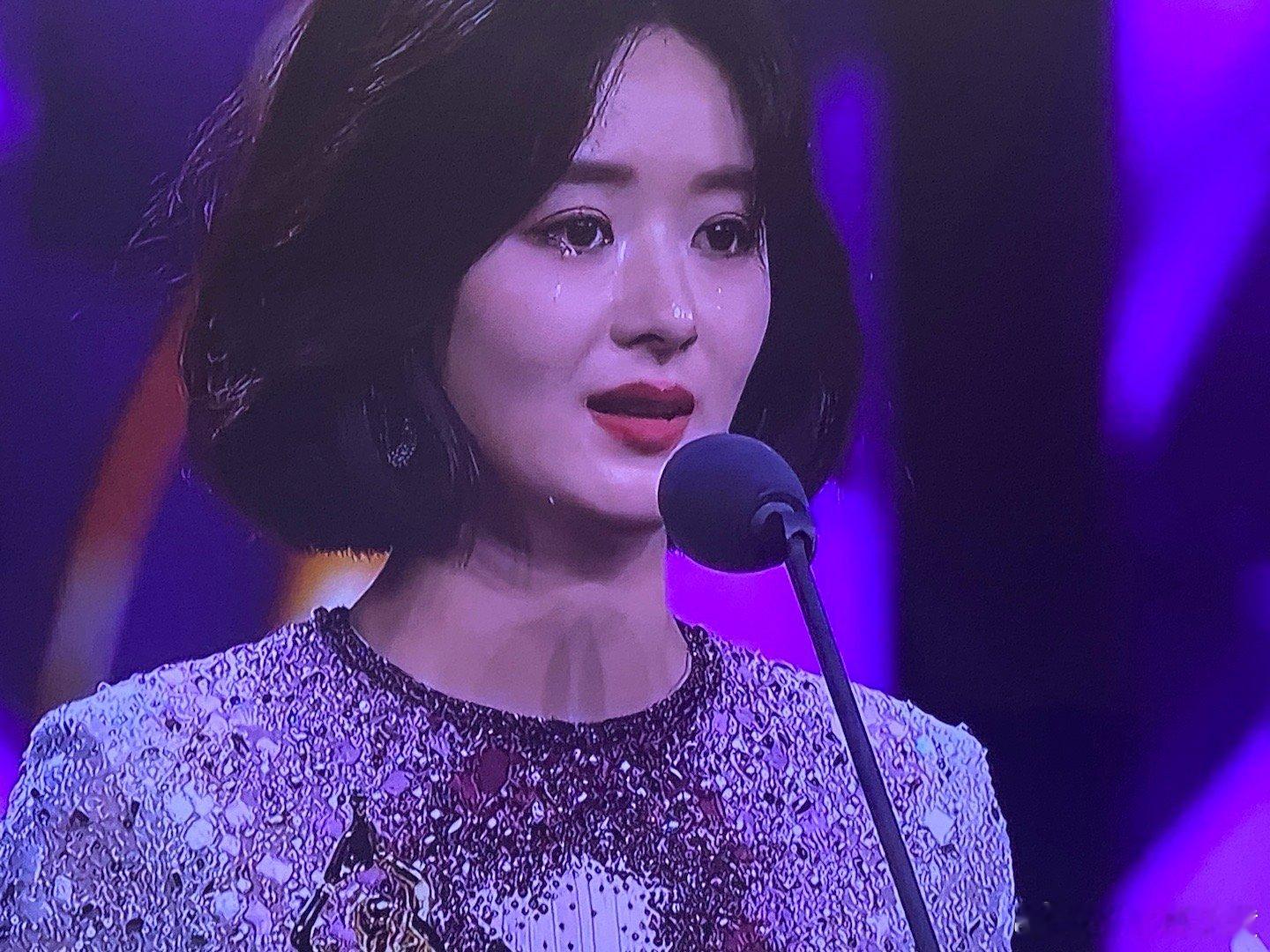 #赵丽颖领奖哭了# 赵丽颖飞天最佳女演员实至名归！！！期待未来更多精彩！！！#赵