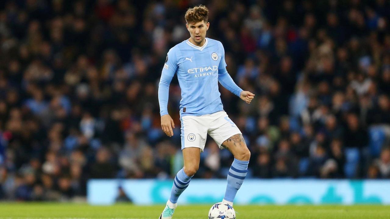 斯基拉报道，斯通斯的经纪人近日向尤文图斯推荐了这位中后卫。
此外还有两家英超俱乐