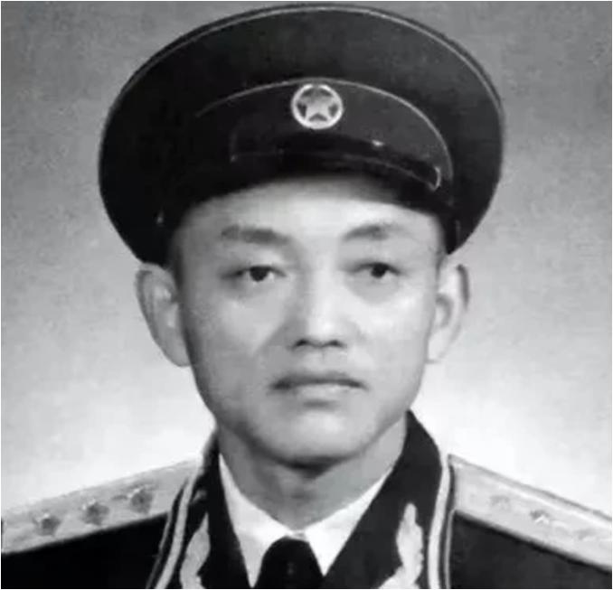 1951年，志愿军的一个团因为没有收到总部撤退的命令被美军包围，就在进退两难之际