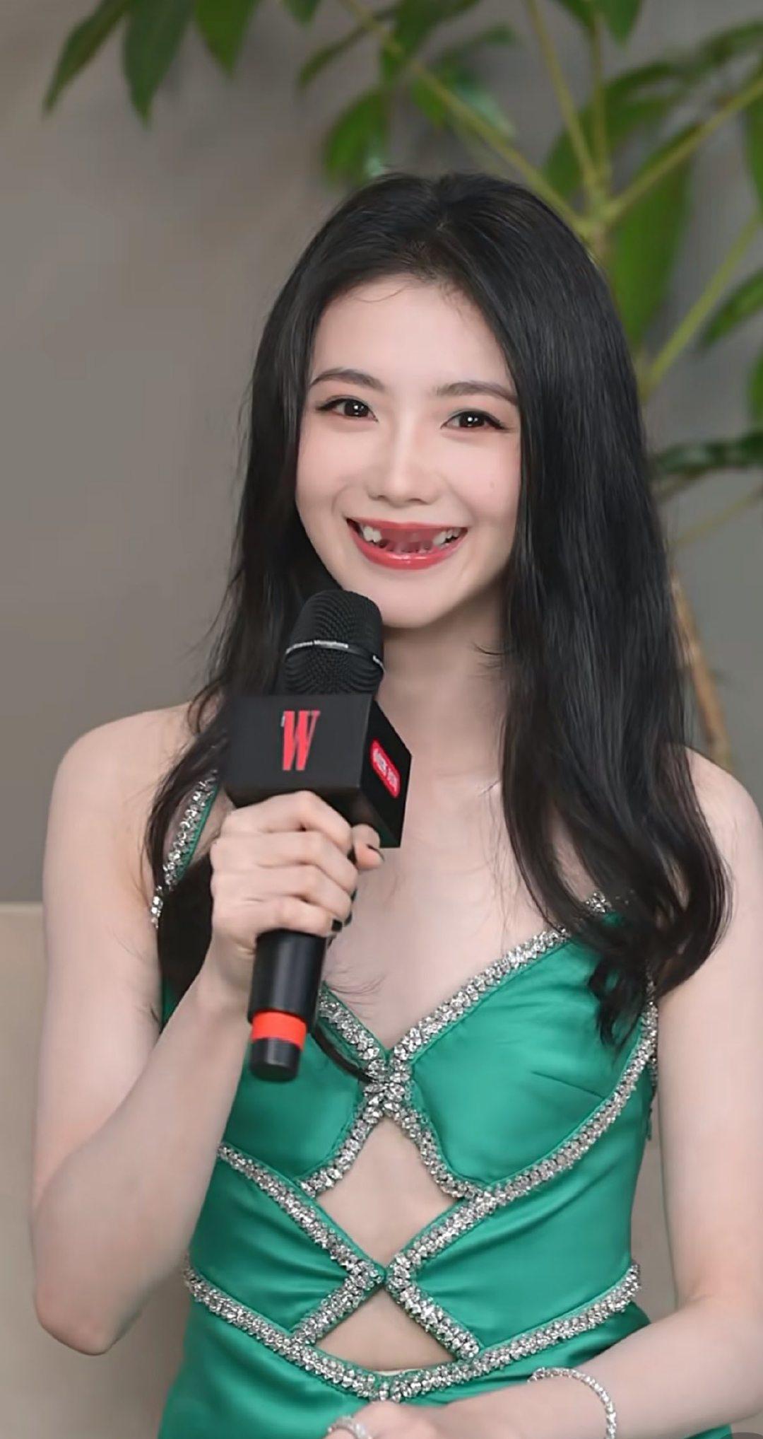 刘浩存绿裙刘浩存镂空绿裙绿裙饱饱好美 ​​​