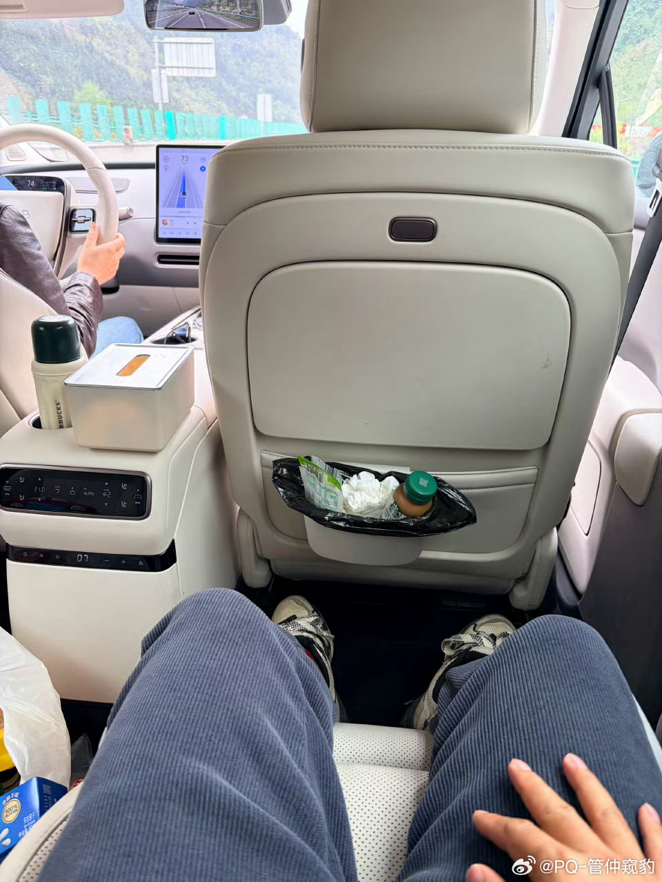 其实早在2023年，我们就已经探讨过车载原生垃圾桶的设计需求但在实际落地过程中，