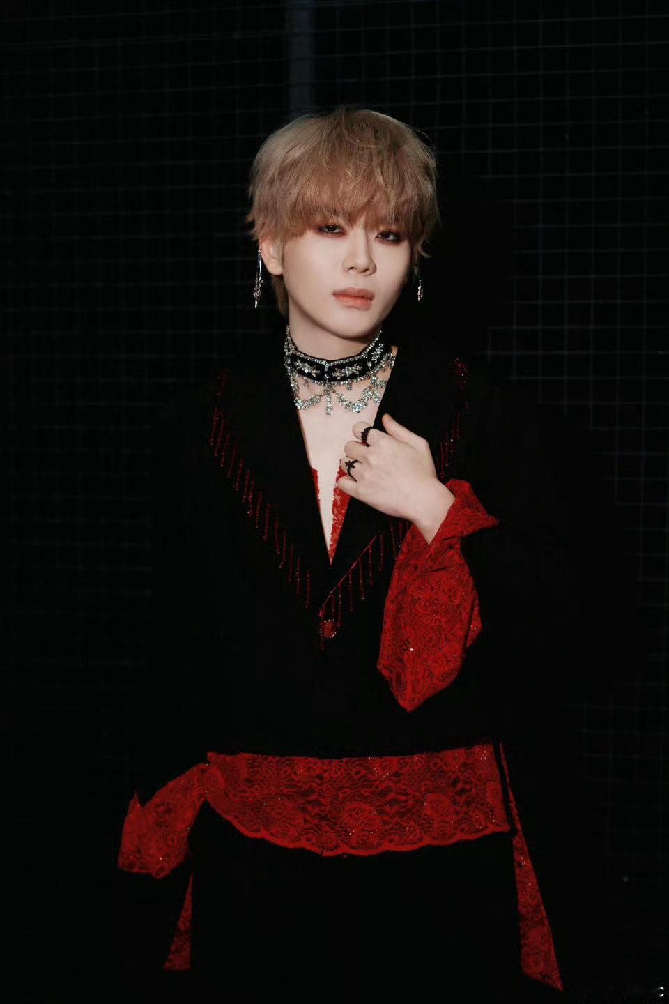 诚c烟熏妆吸血鬼又野又撩谁能顶得住啊！ 