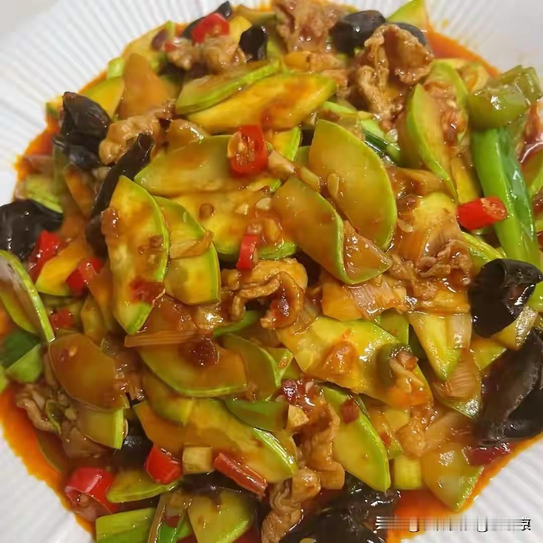 藏不住了，今天做的这6道菜太香了，连隔壁小孩都来蹭饭了，中午十一点半，我准备开始