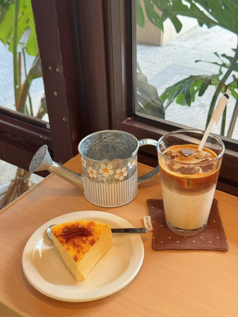 美女吃下午茶