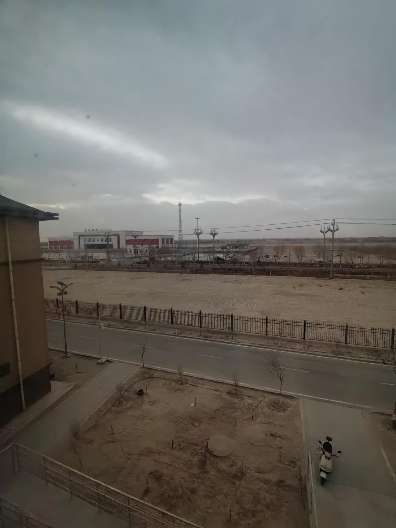 记录我的2026新疆二二五团玉泉镇9:30分的火车站