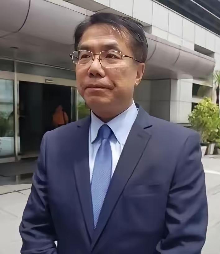 4月13日，在台南，市长黄伟哲就郑丽文访陆以及大陆宣布的十项惠台措施发表了看法。