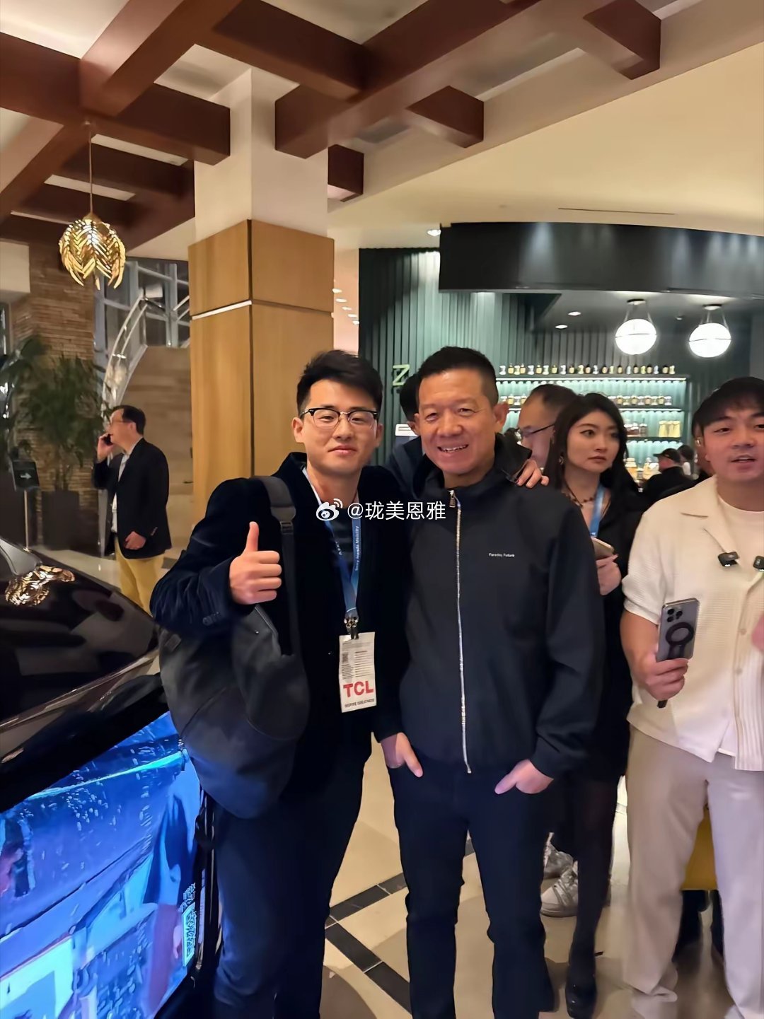 如果孙哥只有你们所说的1米63那么所有跟我合照的人都将十分尴尬 ​​​