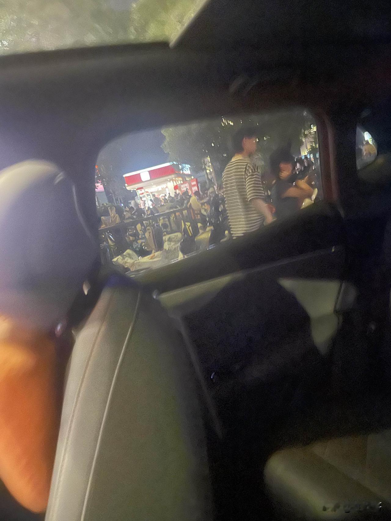 现在的年轻人都这样了吗？真的是忍不住了想要吐槽几句。

你们一句一句宝宝宝宝的叫