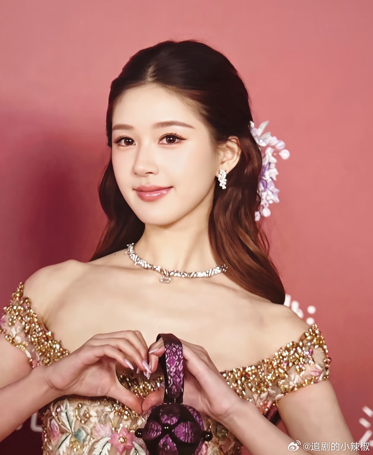 赵露思红毯随截生图，这次真无可挑剔了….从头到脚都满分女 ​​​