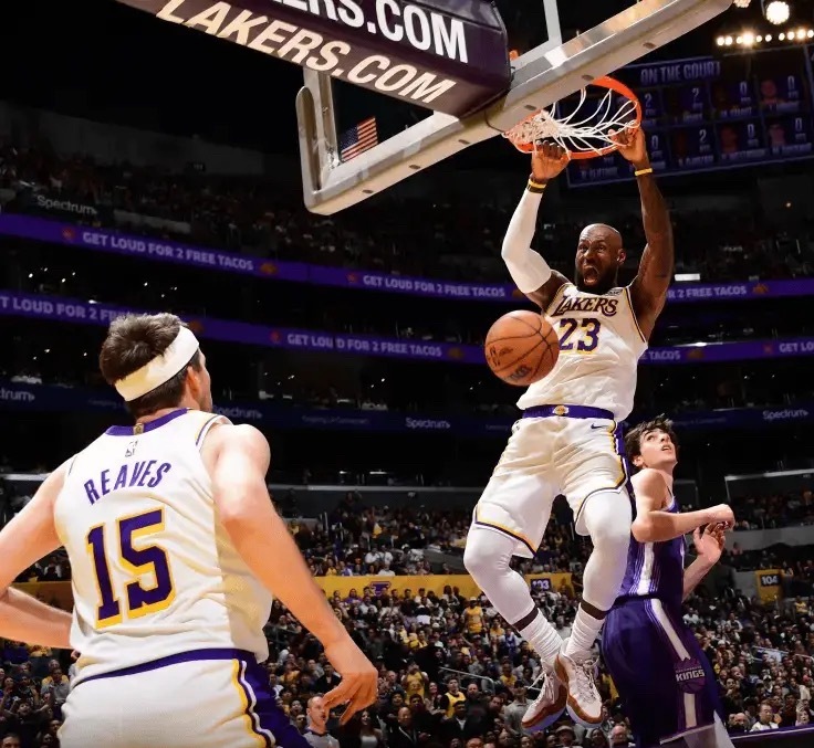 消息源表示，里夫斯与湖人的续约基本确认，詹姆斯与里夫斯关系十分密切，但这位未来名