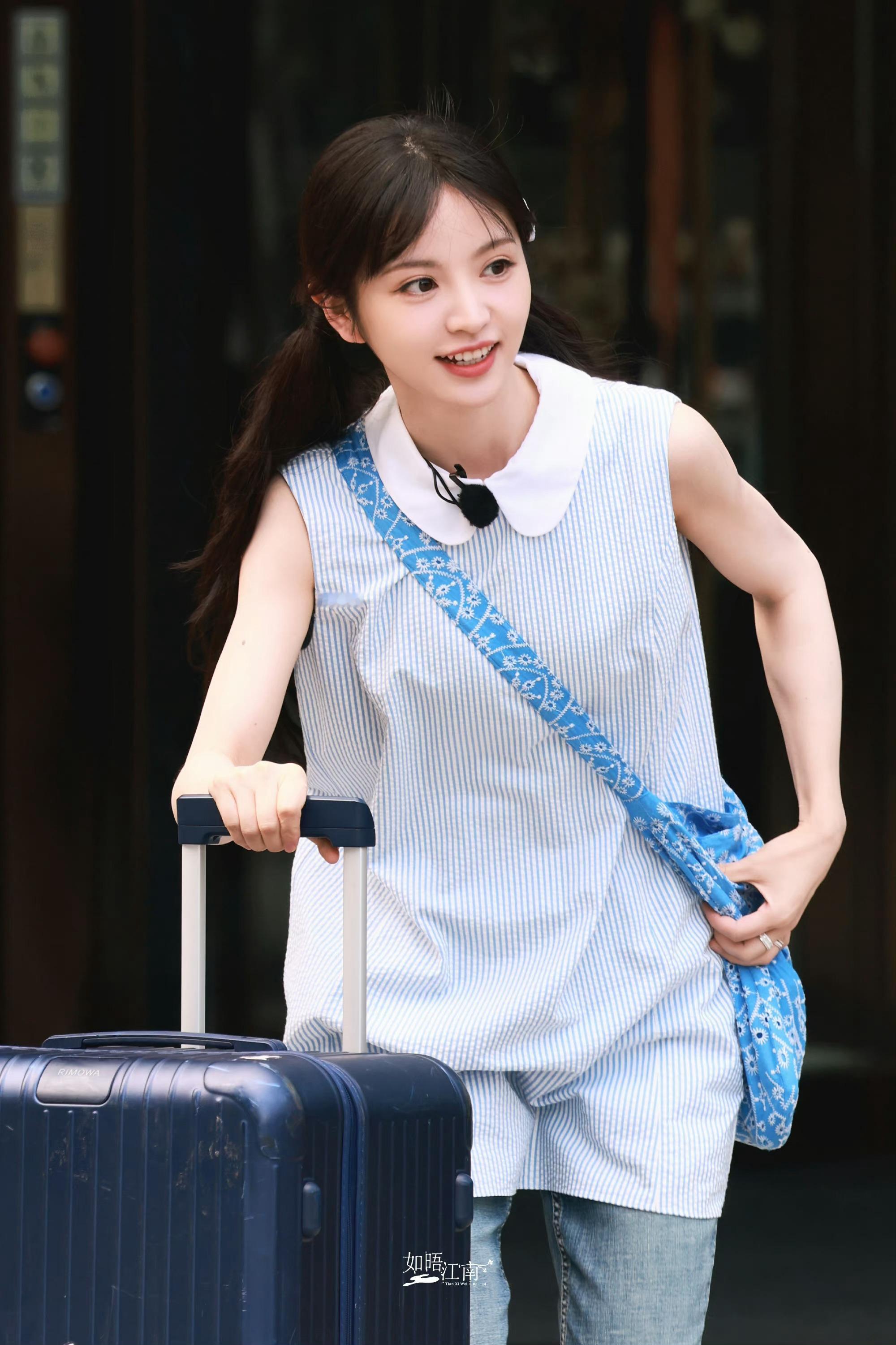 田曦薇《#忙忙碌碌寻宝藏# 》上班路透双马尾小田好元气好可爱呀！录制顺利[爱慕]