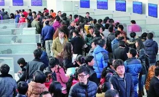 中国眼下最棘手的，未必是台湾，也未必是美日。真正致命的，是那双看不见的手，正悄无