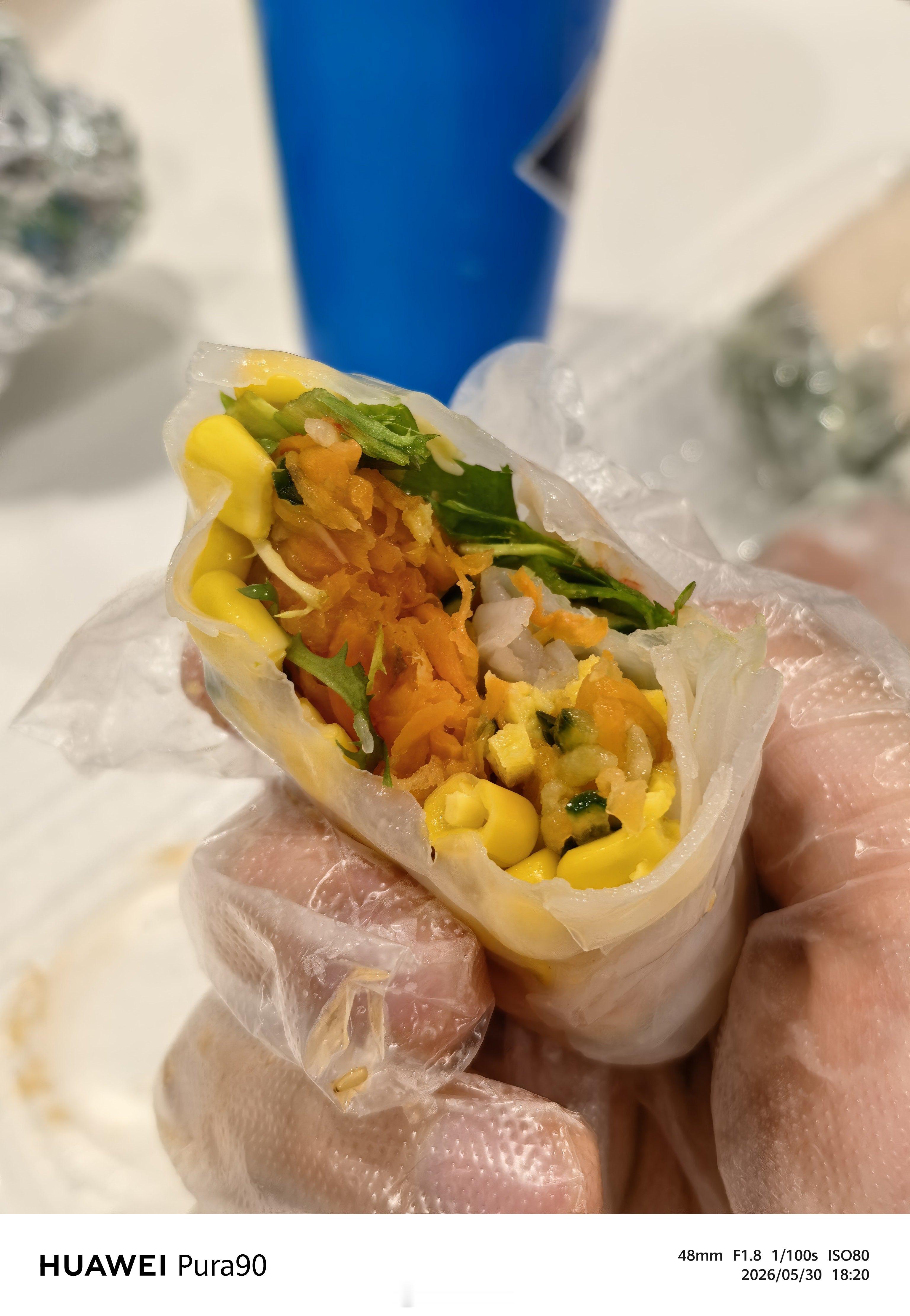 避雷山姆越南春卷，一盒9个售价59元，牛肉，虾肉和鸡胸肉，吃了下，很不正宗。里面
