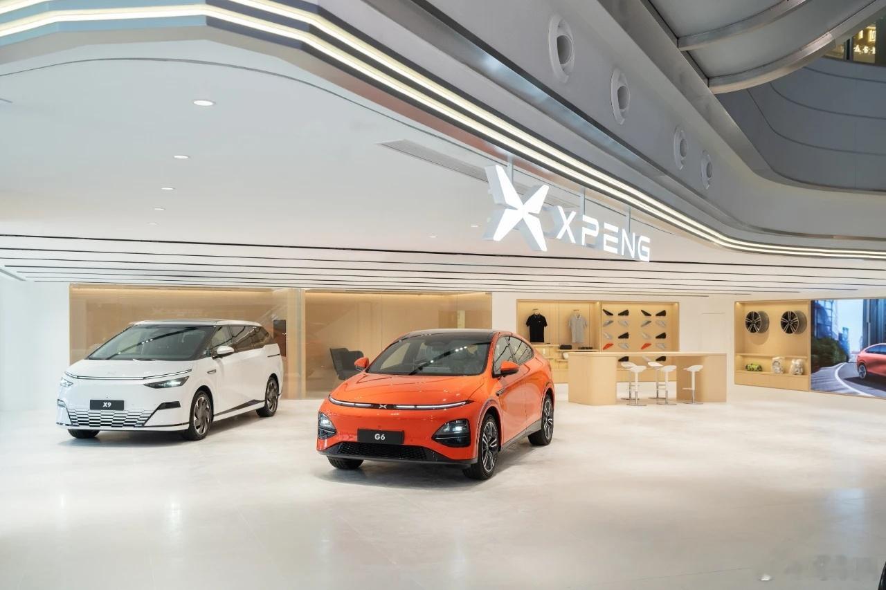 #小鹏汽车# 的展厅已经开到香港了，是该让HK的同胞好好看看我们国产车的实力了。