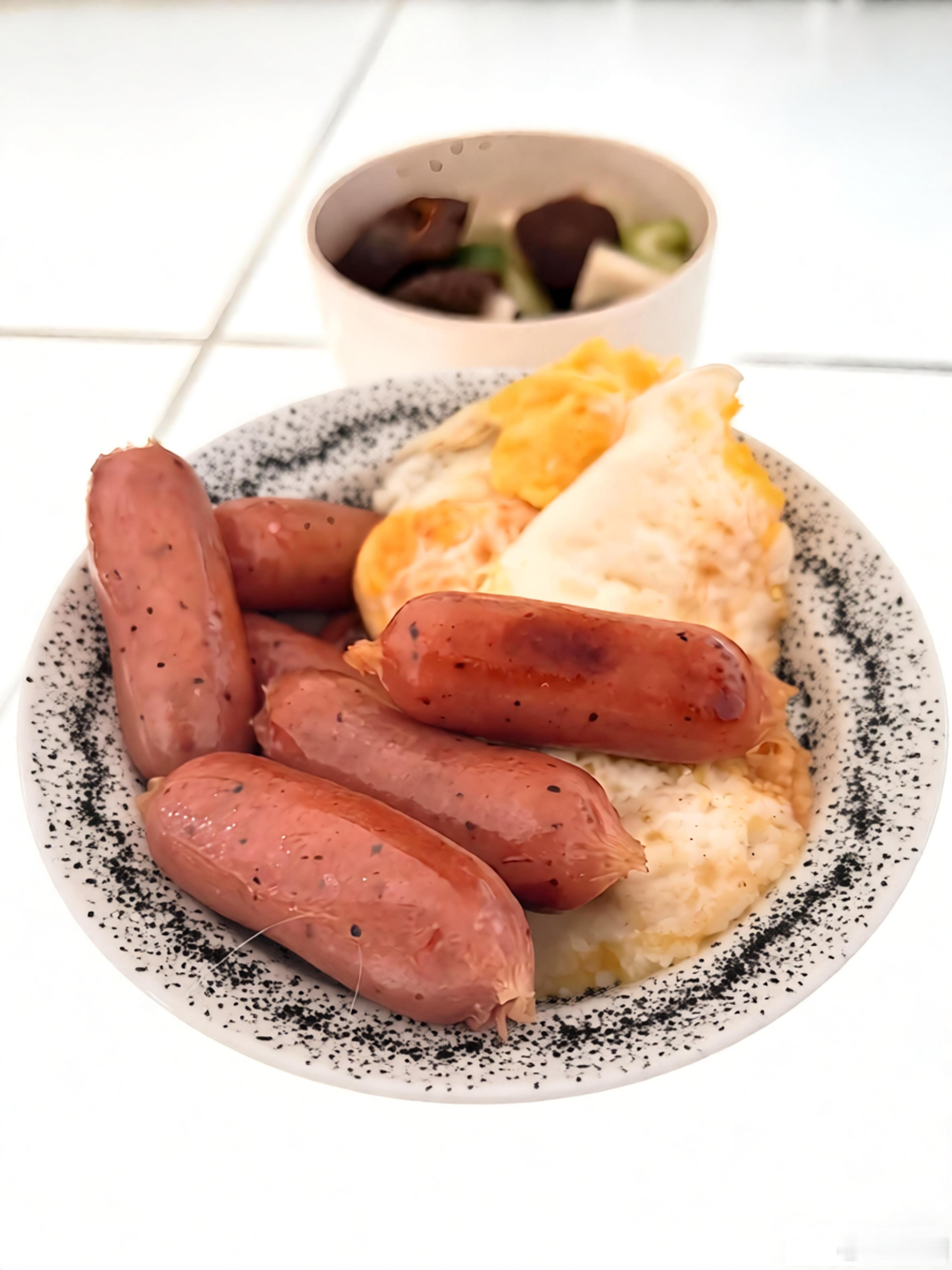 早餐：香煎火石山肉肠和鸡蛋古风诗爱好者[超话]早餐 ​​​