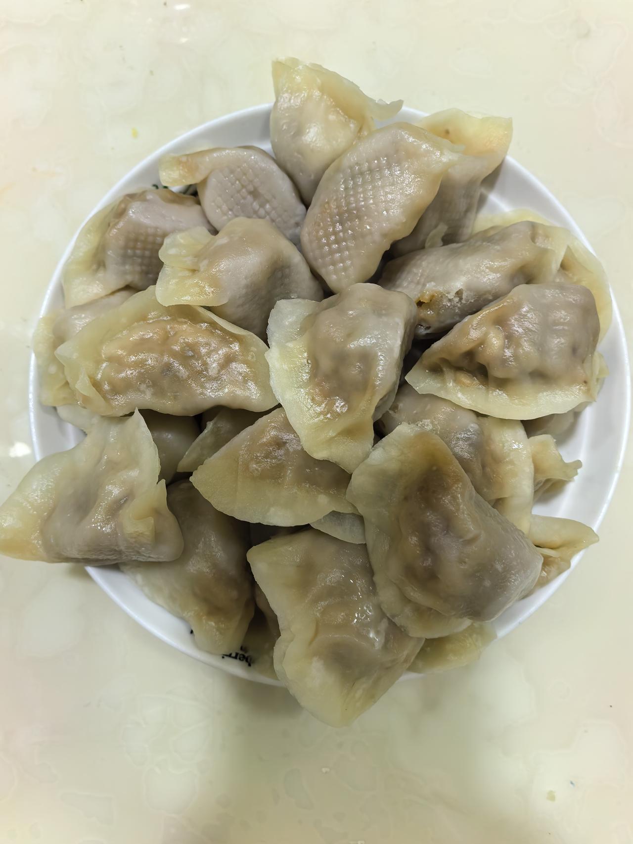 老公是东北人，就爱酸菜猪肉饺子，糖尿病人还管不住嘴，愁死我了😮‍💨

我老公