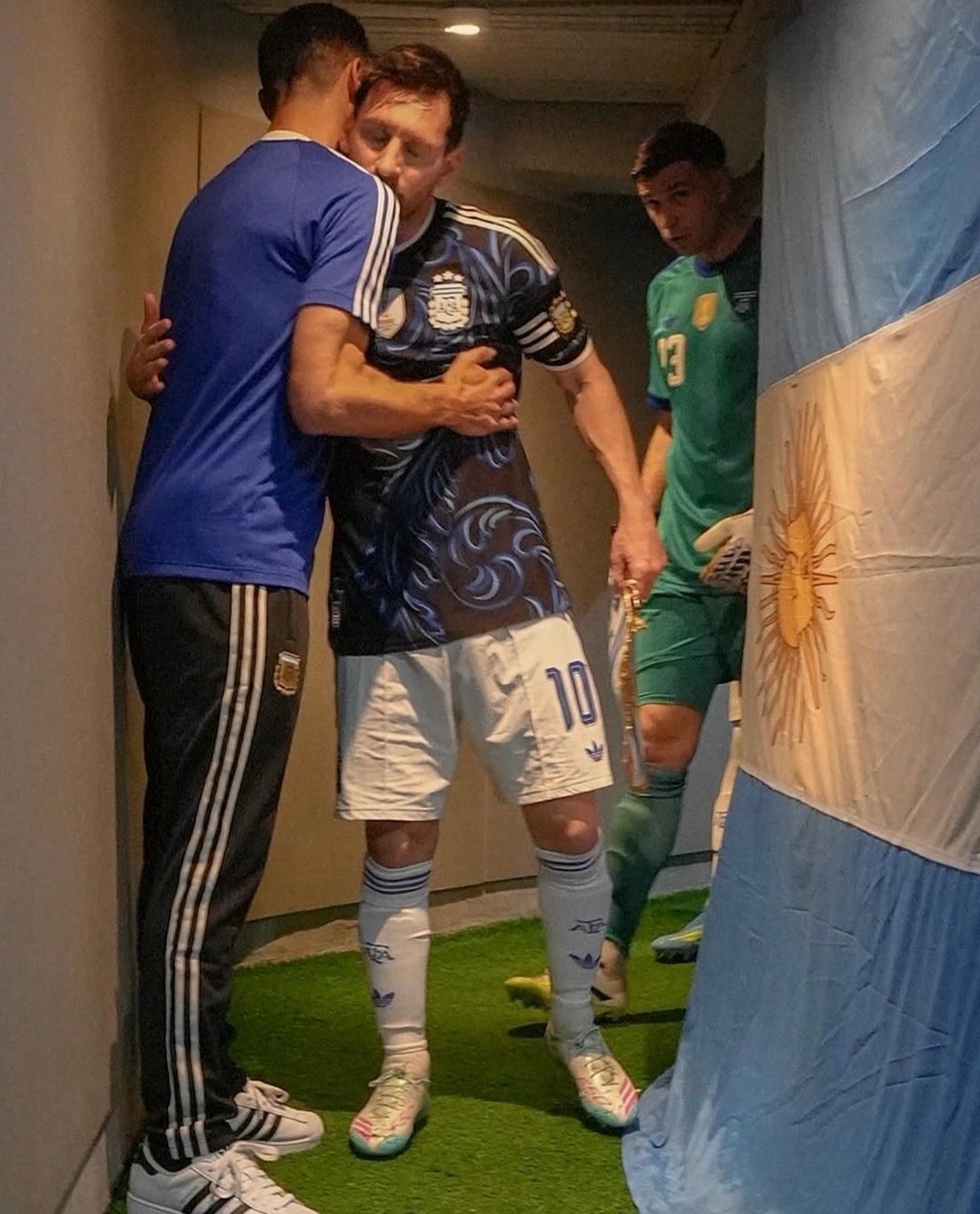 距离世界杯开幕还有65天，截至目前，传奇球星梅西尚未宣布是否参赛。世界杯