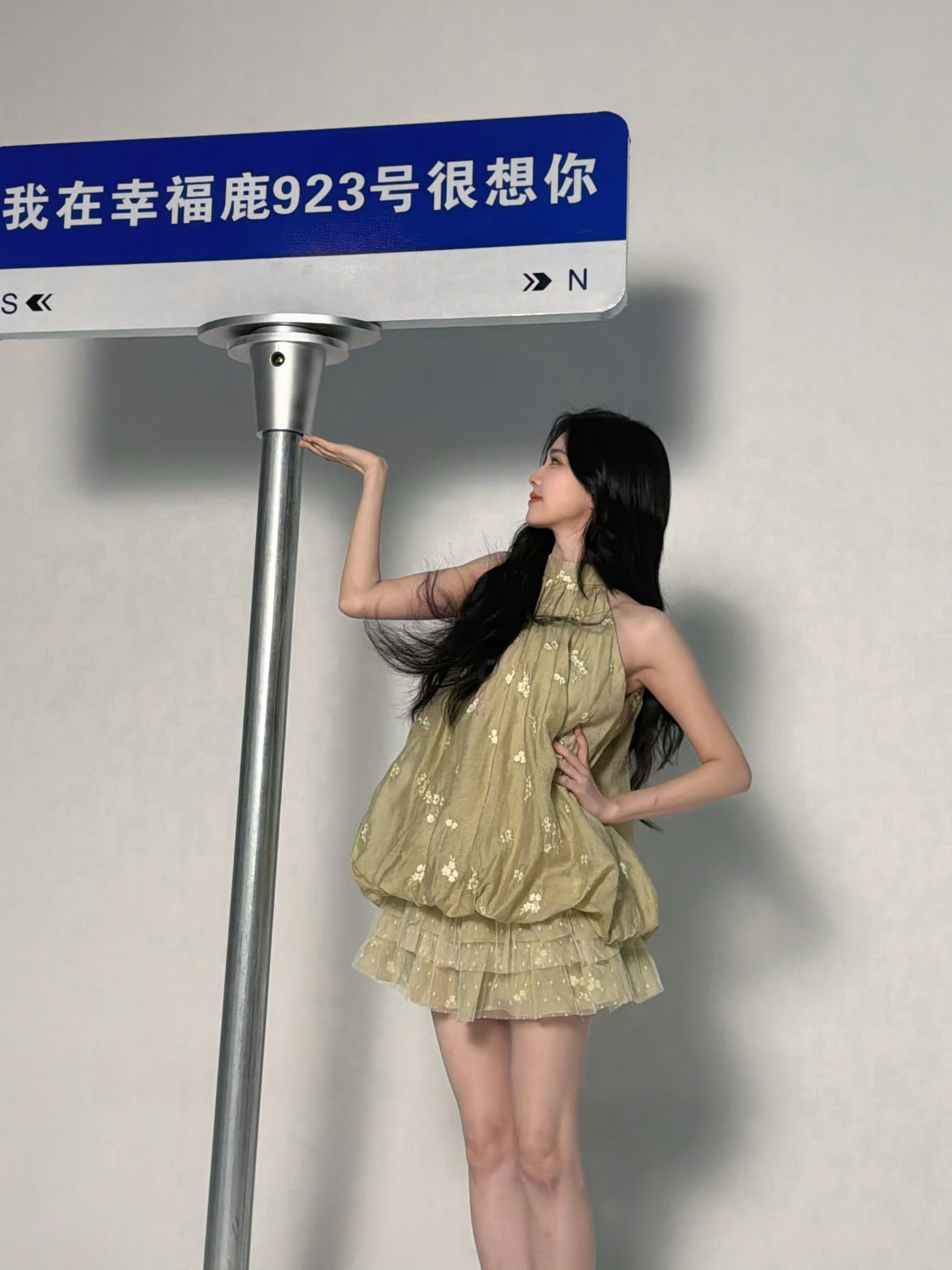 白鹿[超话]  🦌 白鹿白烁  🦌 白鹿白月梵星  “祝你眼里永远有光，无所