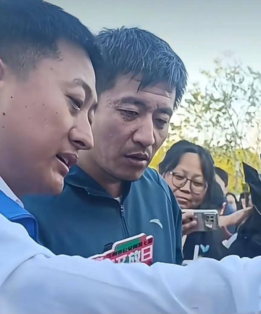 张雪峰的离世再次给世人敲了警钟！

人这一辈子，除了身体，其他的都是次要的，因为