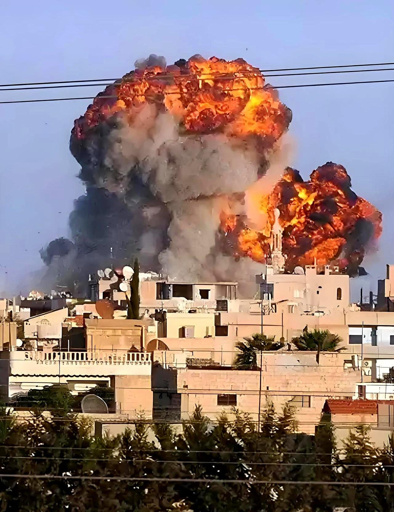 炸裂！美以踢到铁板，伊朗反手炸翻海湾能源圈
 
3月18号夜里，美以联手对伊朗石