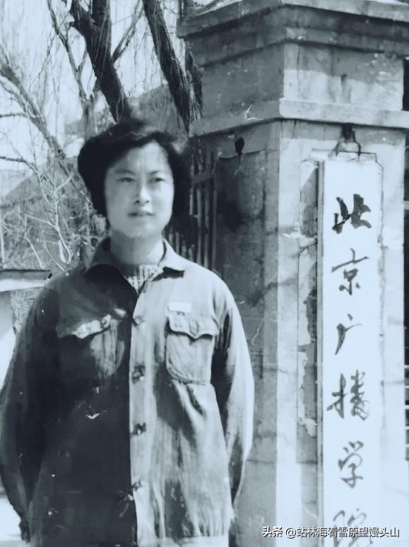 青春飞扬的敬一丹！

第二幅照片是十六岁时的敬一丹。

这幅照片是中学生敬一丹利
