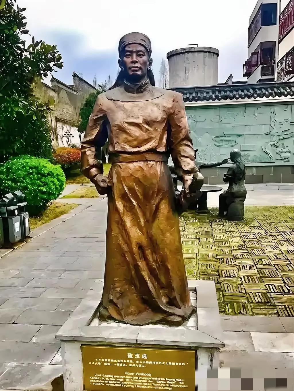 1862年，26岁的英王陈玉成被处死，士兵接到斩草除根的命令，20岁妻子揣婚书逃