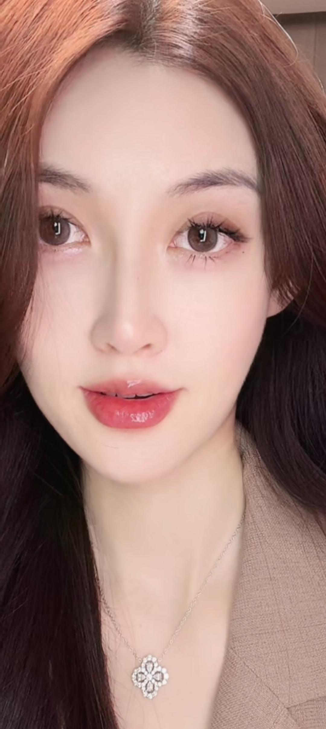 这姑娘长得好漂亮啊！