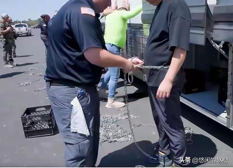 韩国被扣押人员在美国不敢说的话，回国后都说了！
被扣押8天后终于与家人团聚，心中