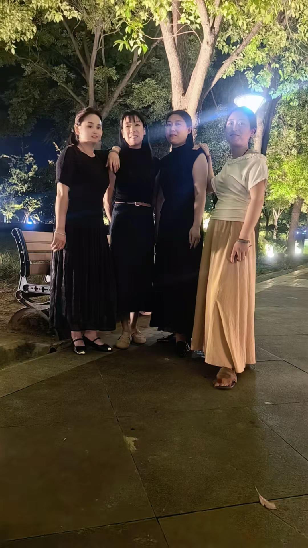 美女们的简单快乐与年龄无关