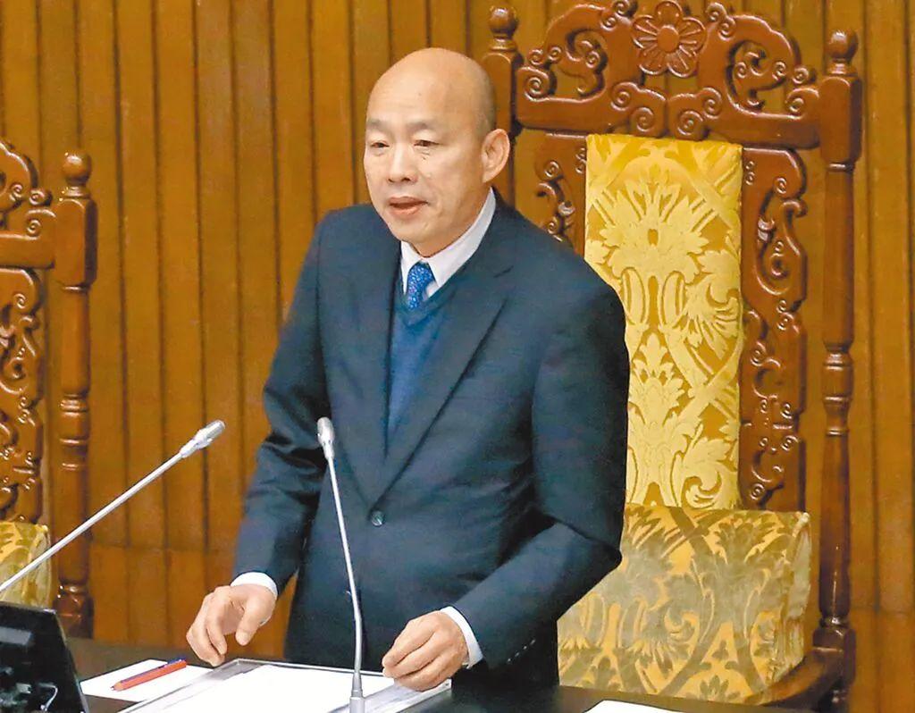 真是活该！韩国瑜飙骂国民党党团总召傅崐萁，要求其辞职，被蓝营痛批“忘恩负义”，被