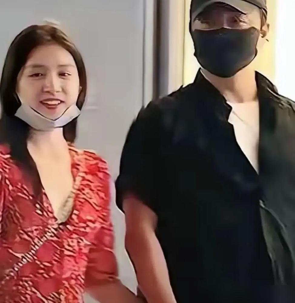 我说这圈子乱吧，你还不信。前妻给前夫公司投钱，现任女友还得管前妻叫股东。
你查