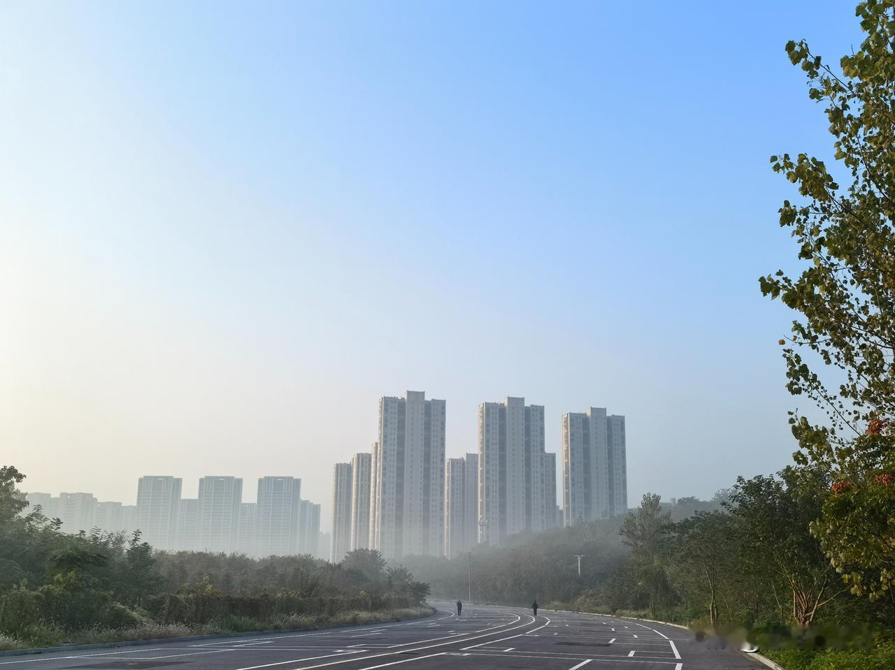 南京江北新区龙山南路。