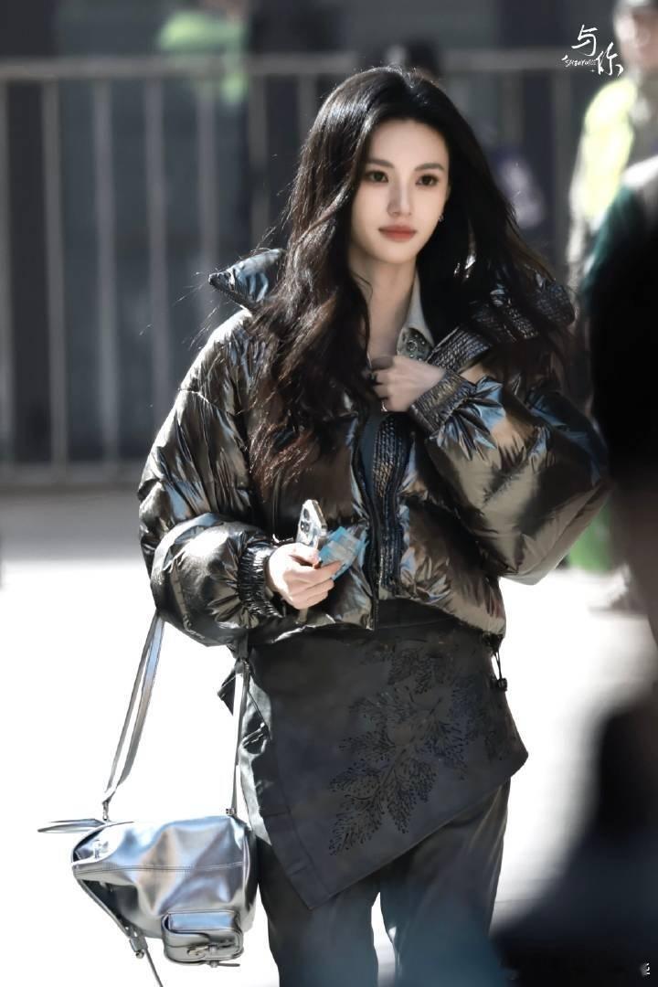 沈羽洁缺氧也消停不了一点 谁被沈羽洁新疆vlog笑晕！缺氧挡不住分享欲，唠嗑模式