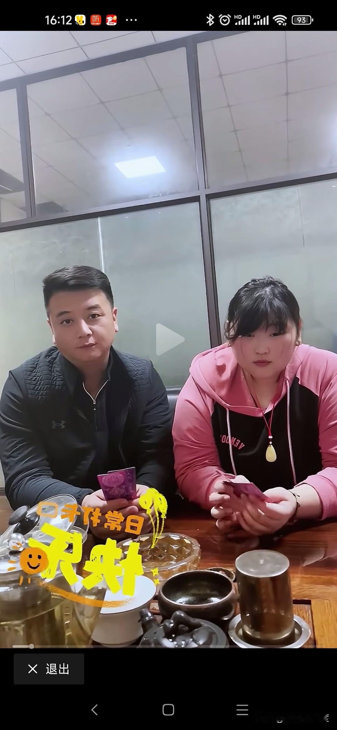 大衣哥朱之文的女婿
山东大衣哥朱之文的女儿要结婚了。
朱之文的女儿自从爸爸朱之文