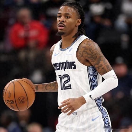 《特雷杨刚走，交易市场就炸了锅！小波特、浓眉等5条大鱼被摆上货架，莫兰特要价仅1