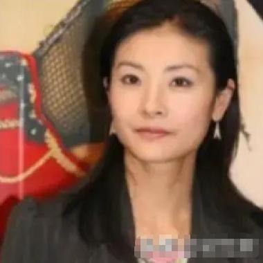 2008年，土豆网老板王微婚内出轨芭蕾舞者谭元元，回家逼老婆杨蕾签字离婚，杨蕾没