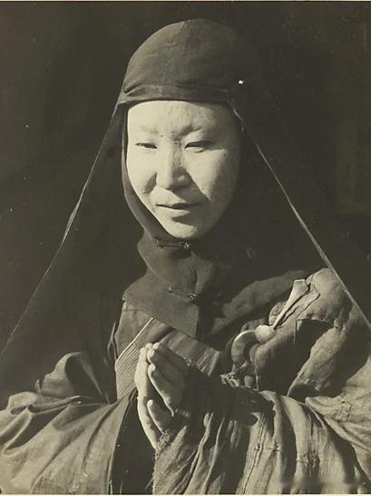 1930年代北京翠峰庵里的尼姑们 