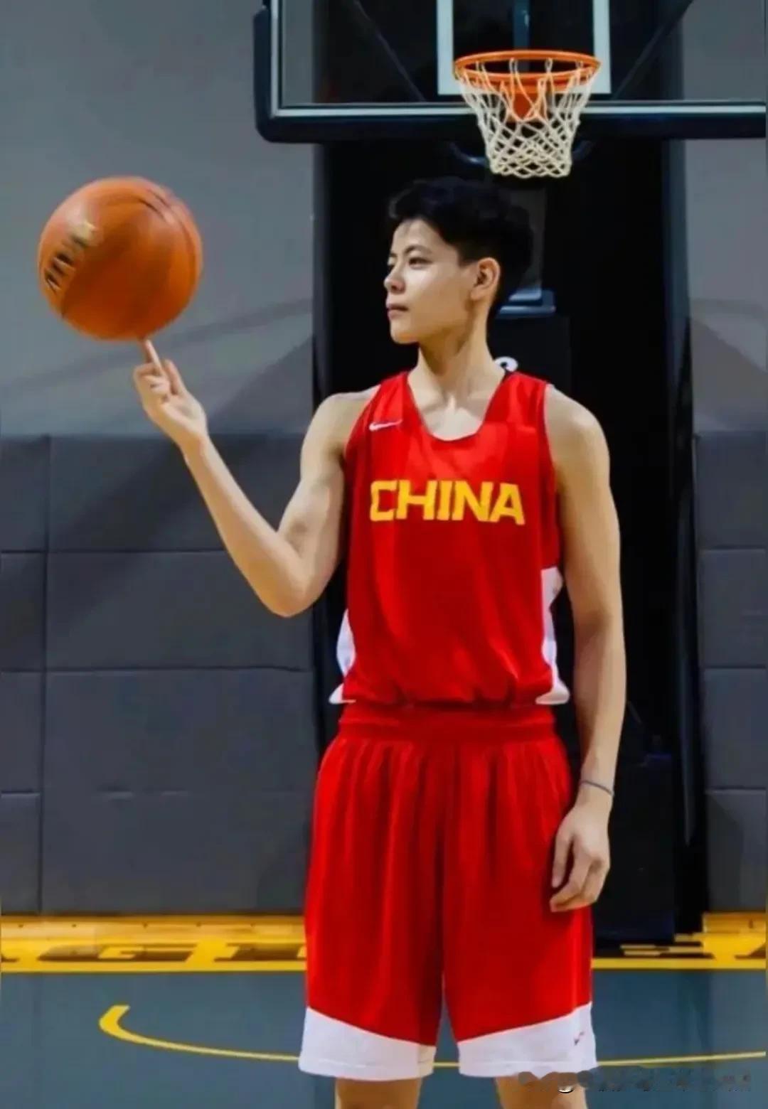 很多人都说杨舒予对阵美国队时打的不好，我不这么看，杨舒予是球商极高的队员，她在场