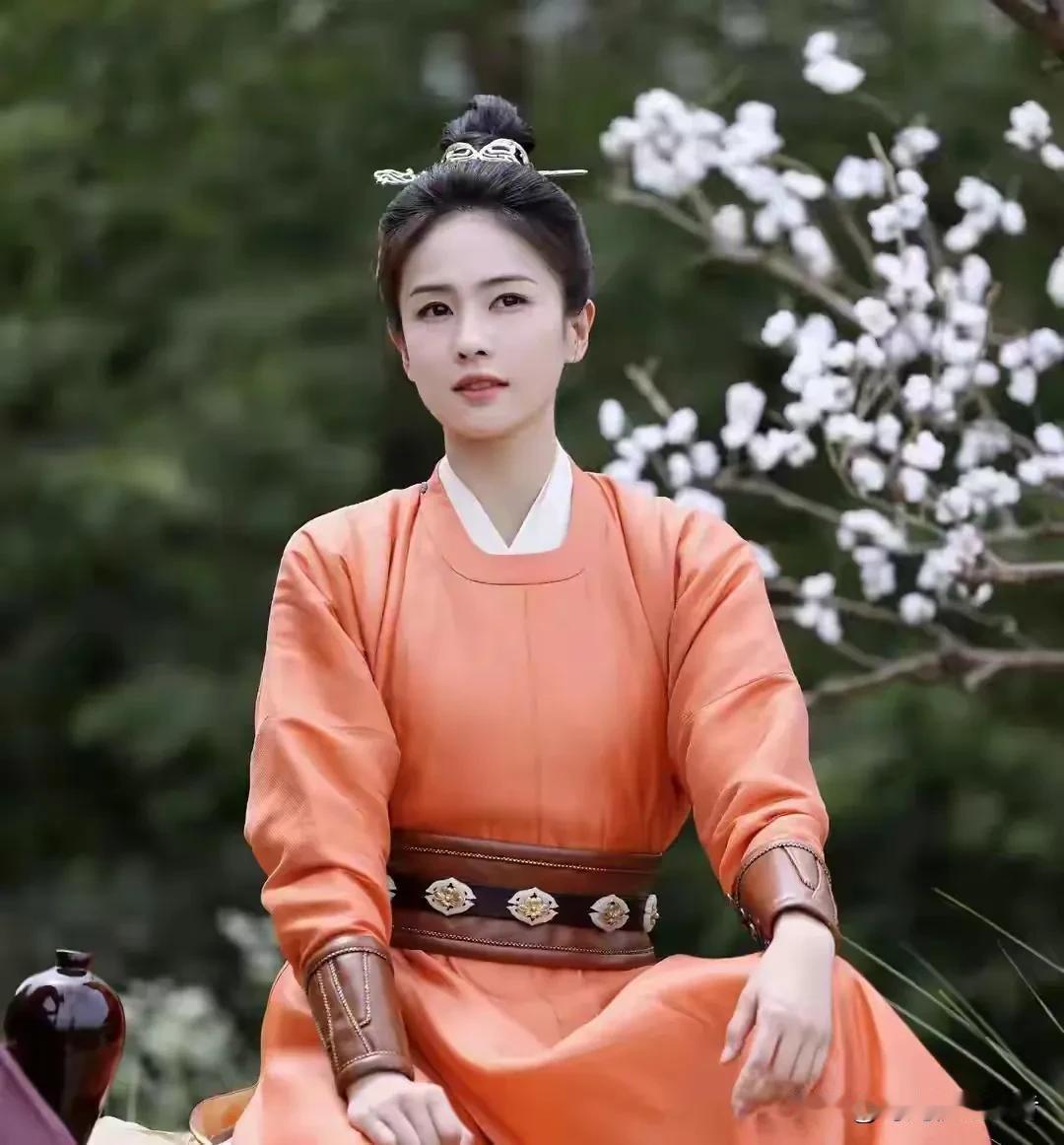 白鹿如今也是娱乐圈举足轻重的女演员，凭借优秀演出风格，被观众认识，记住。
白鹿近
