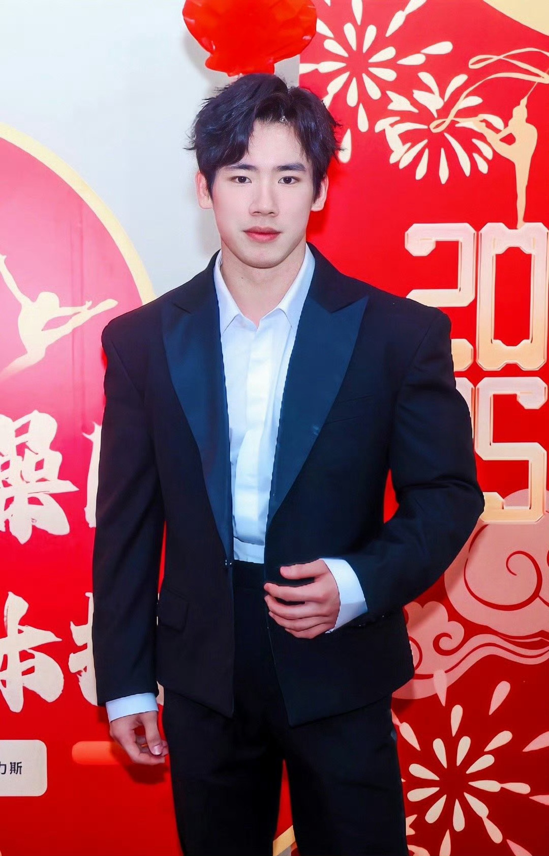 张博恒主持体操队春晚  有求必应！快来看看张队长的主持功力 