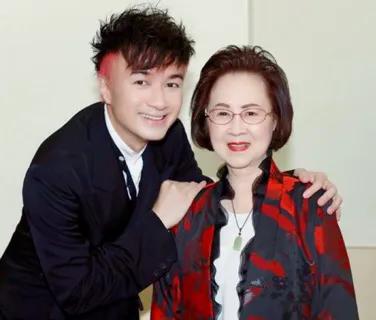 当年拍摄《情深深雨濛濛》，琼瑶对导演说：“必须满足我两个要求，否则拍了我也不满意