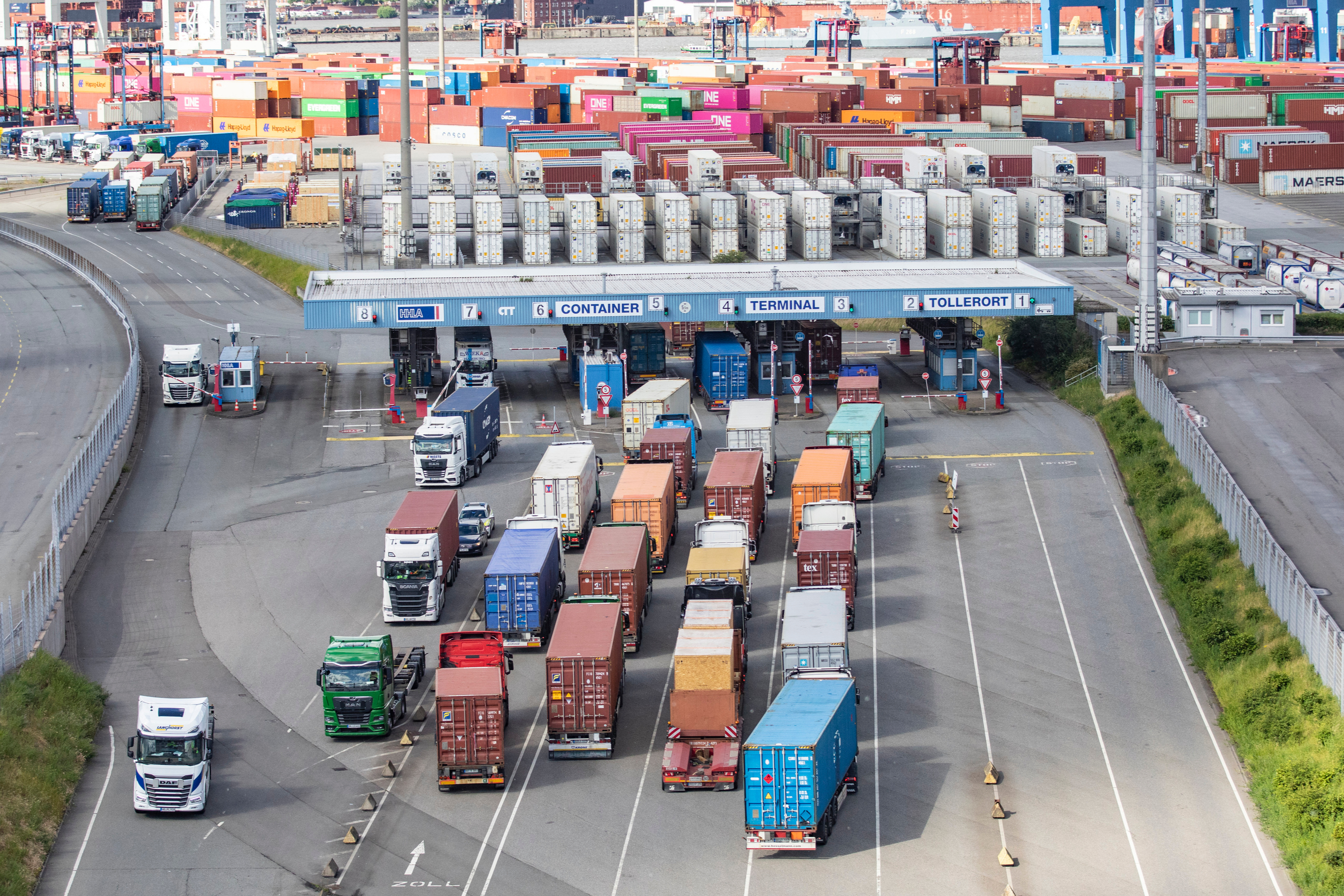 #中国重新成为德最大贸易伙伴#【法媒：美国将德国最大贸易伙伴地位拱手让给中国】据