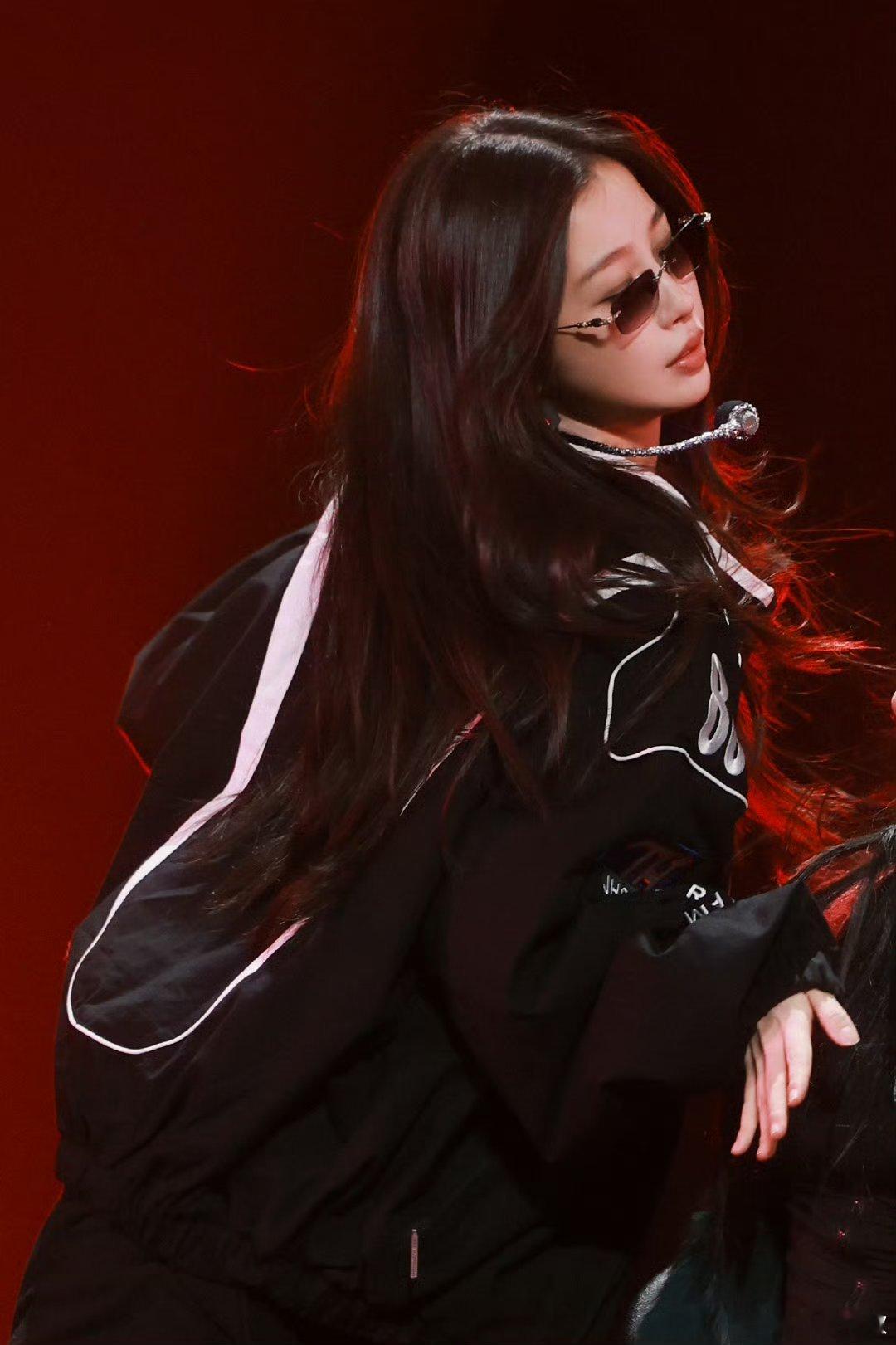 虞书欣1218生日快乐 ｜和虞书欣的岁岁年年  “玫瑰在海里燃烧我的爱在烈火中绽