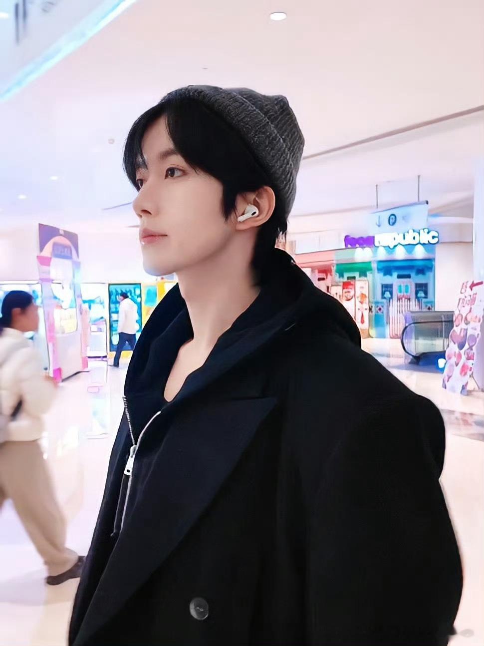 ⭐ “你是众多花之中 唯一朵开出温柔的花 你永远盛开 永远不落于世俗”