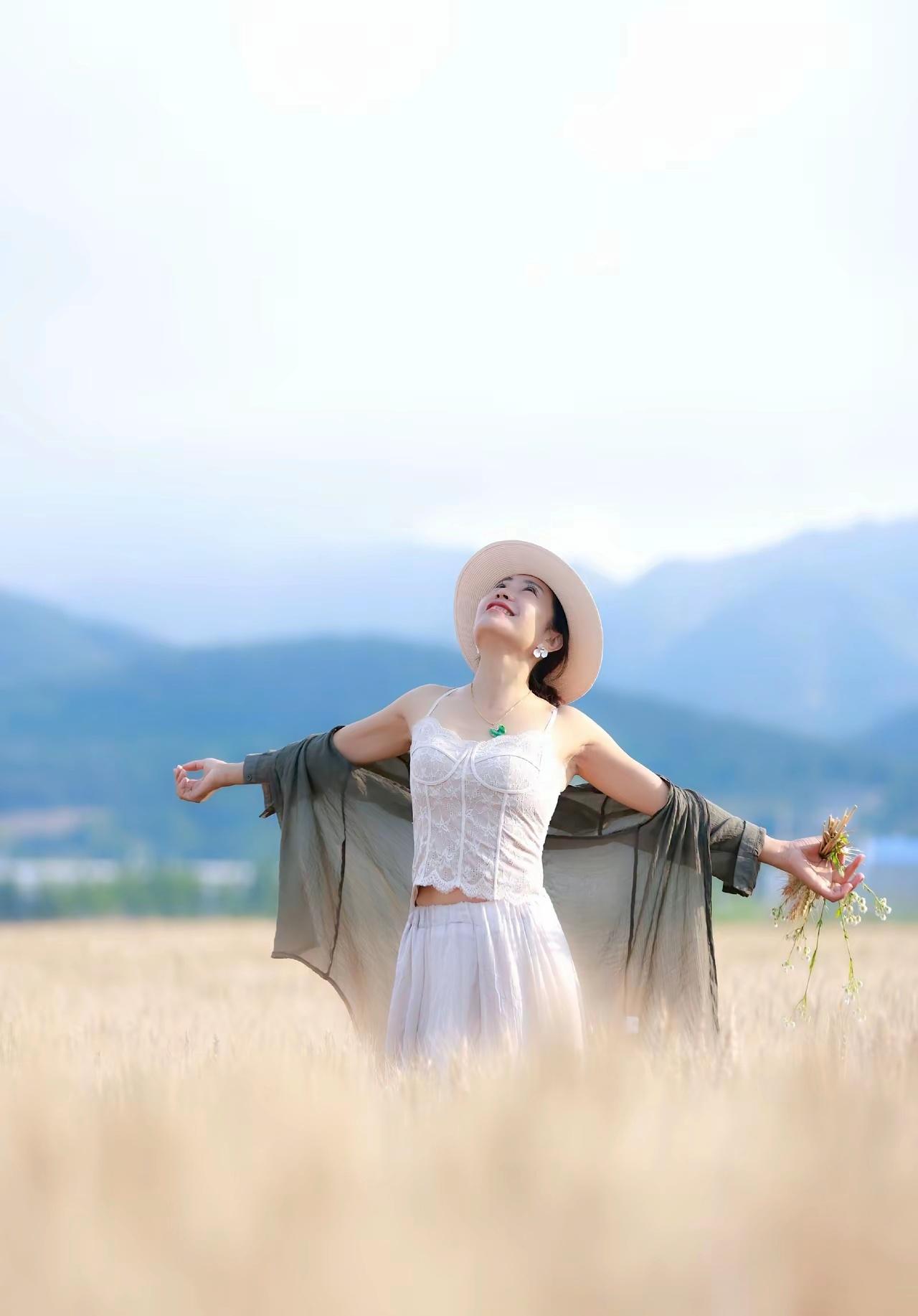 一个兼具美貌与名气的女人，往往不会和自己真心相爱的人结婚。因为美貌让男人沉醉，追
