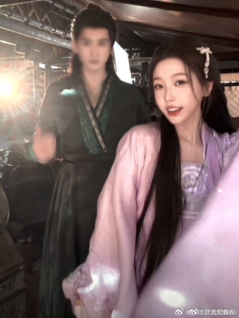 虞书欣穿紫色好灵动 紫色果然有韵味云初好多漂亮造型 